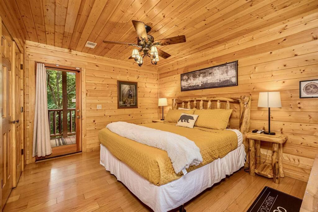 סביירוויל Panorama Mountain View Cabin, Less Than 10 Miles From Gatlinburg And Dollywood, Dog Friendly, 6 Bedrooms Sleeps 17, Fire Pit, Hottub, Washer Dryer, Fully Loaded Kitchen, Gameroom With A Tv, Pool Table, Arcade, Air Hockey, And Foosball מראה חיצוני תמונה