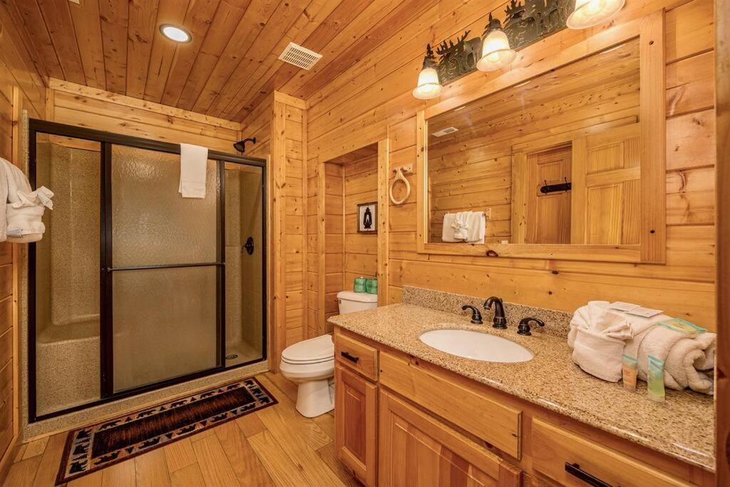 סביירוויל Panorama Mountain View Cabin, Less Than 10 Miles From Gatlinburg And Dollywood, Dog Friendly, 6 Bedrooms Sleeps 17, Fire Pit, Hottub, Washer Dryer, Fully Loaded Kitchen, Gameroom With A Tv, Pool Table, Arcade, Air Hockey, And Foosball מראה חיצוני תמונה