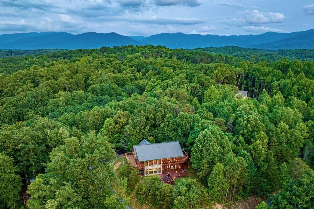 סביירוויל Panorama Mountain View Cabin, Less Than 10 Miles From Gatlinburg And Dollywood, Dog Friendly, 6 Bedrooms Sleeps 17, Fire Pit, Hottub, Washer Dryer, Fully Loaded Kitchen, Gameroom With A Tv, Pool Table, Arcade, Air Hockey, And Foosball מראה חיצוני תמונה