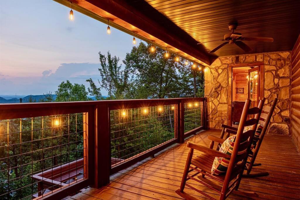 סביירוויל Panorama Mountain View Cabin, Less Than 10 Miles From Gatlinburg And Dollywood, Dog Friendly, 6 Bedrooms Sleeps 17, Fire Pit, Hottub, Washer Dryer, Fully Loaded Kitchen, Gameroom With A Tv, Pool Table, Arcade, Air Hockey, And Foosball מראה חיצוני תמונה